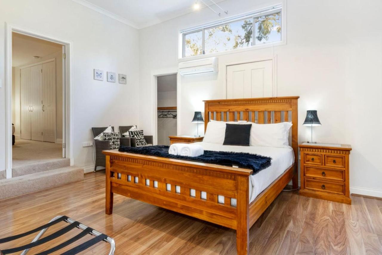 וונרופ Inn The Tuarts Guest Lodge מראה חיצוני תמונה