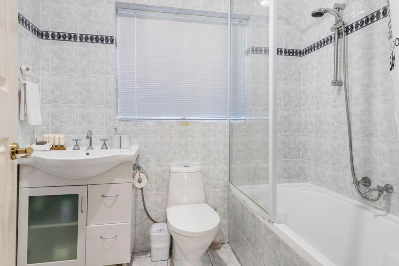 וונרופ Inn The Tuarts Guest Lodge מראה חיצוני תמונה