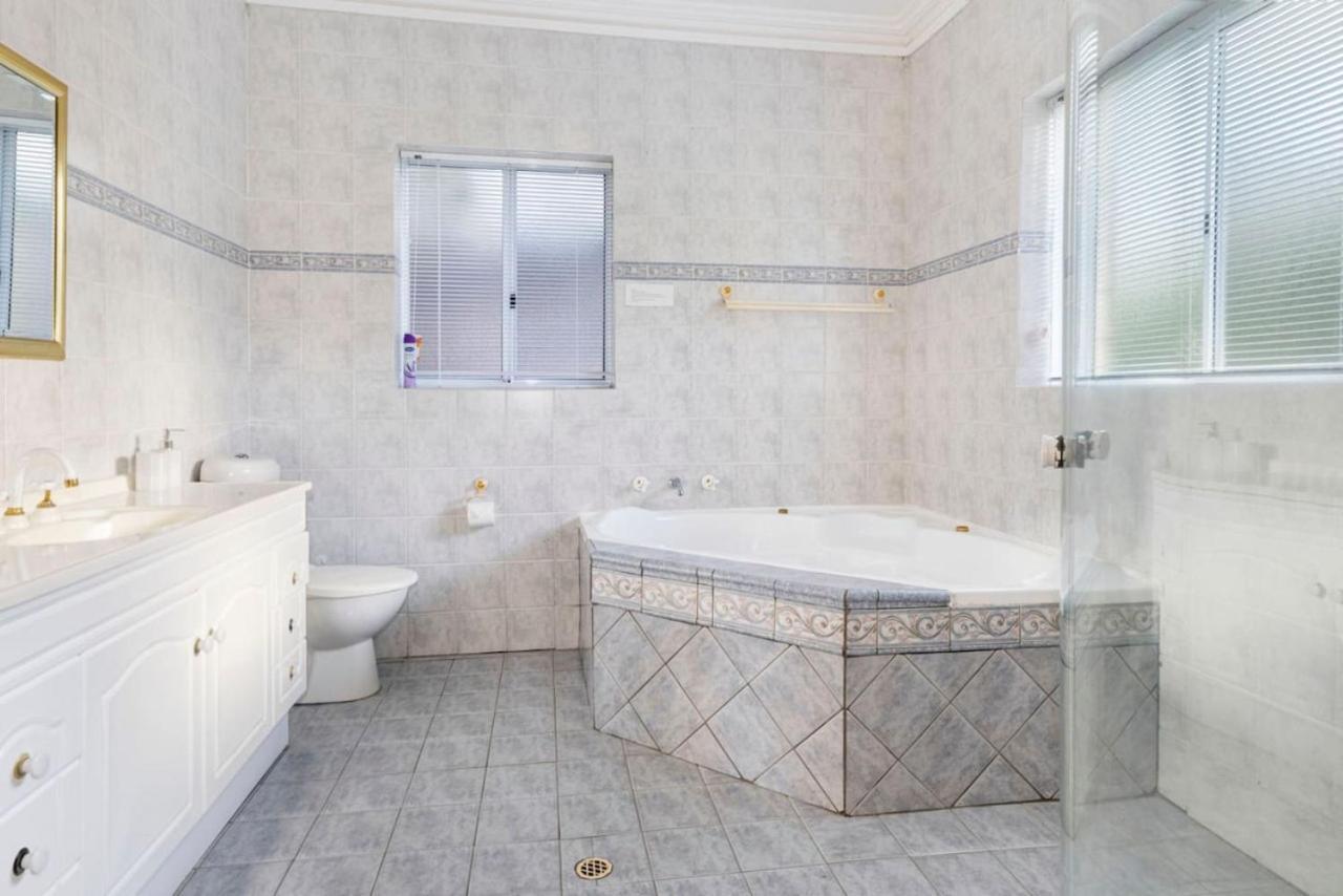 וונרופ Inn The Tuarts Guest Lodge מראה חיצוני תמונה