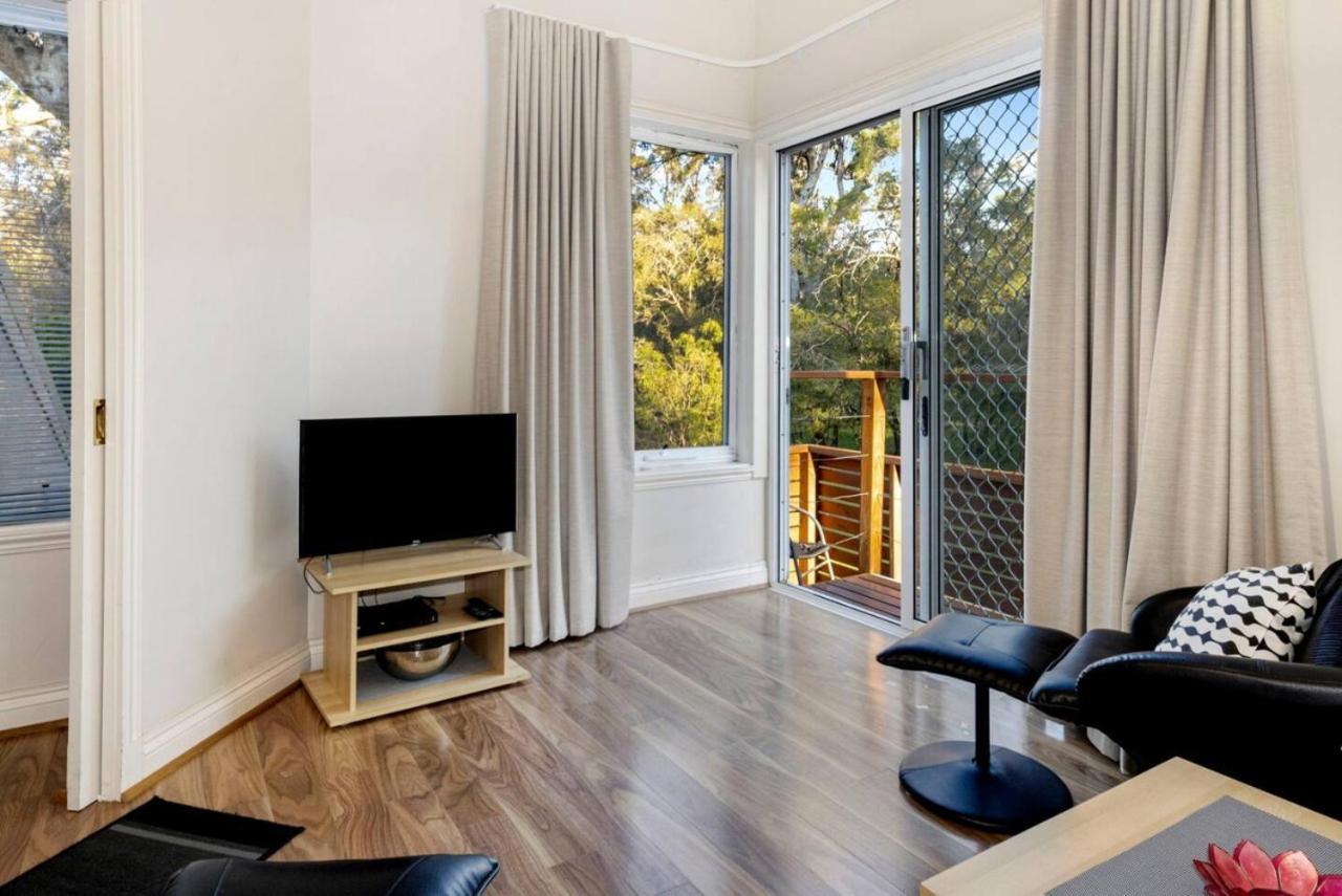 וונרופ Inn The Tuarts Guest Lodge מראה חיצוני תמונה