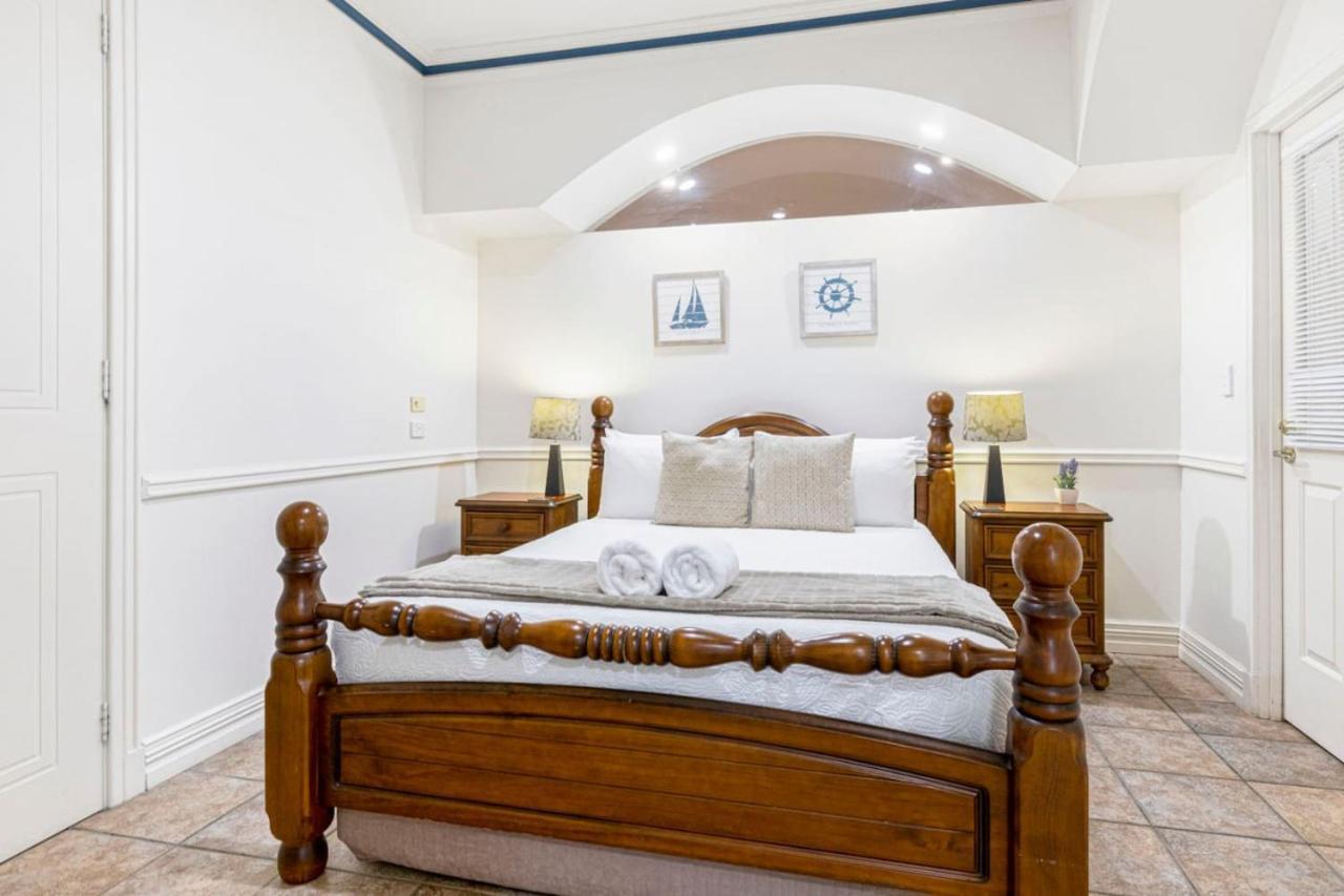 וונרופ Inn The Tuarts Guest Lodge מראה חיצוני תמונה
