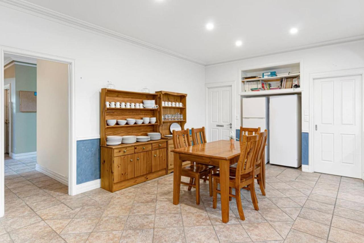 וונרופ Inn The Tuarts Guest Lodge מראה חיצוני תמונה