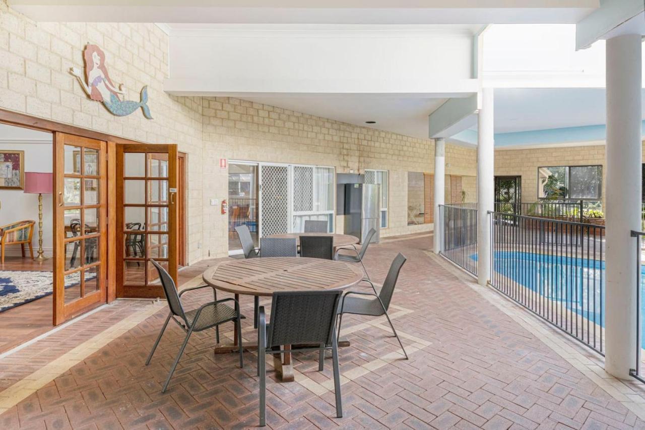 וונרופ Inn The Tuarts Guest Lodge מראה חיצוני תמונה