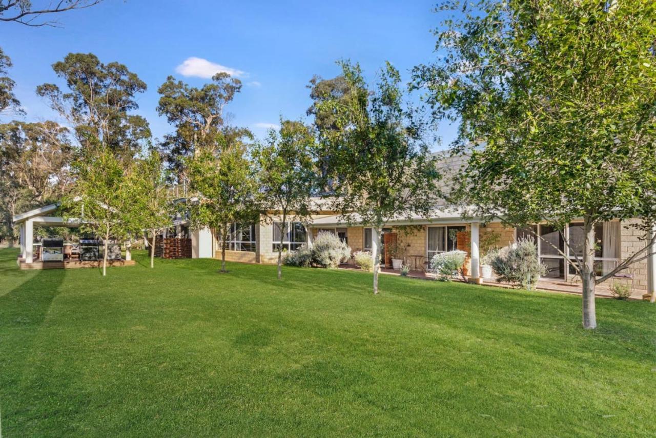 וונרופ Inn The Tuarts Guest Lodge מראה חיצוני תמונה