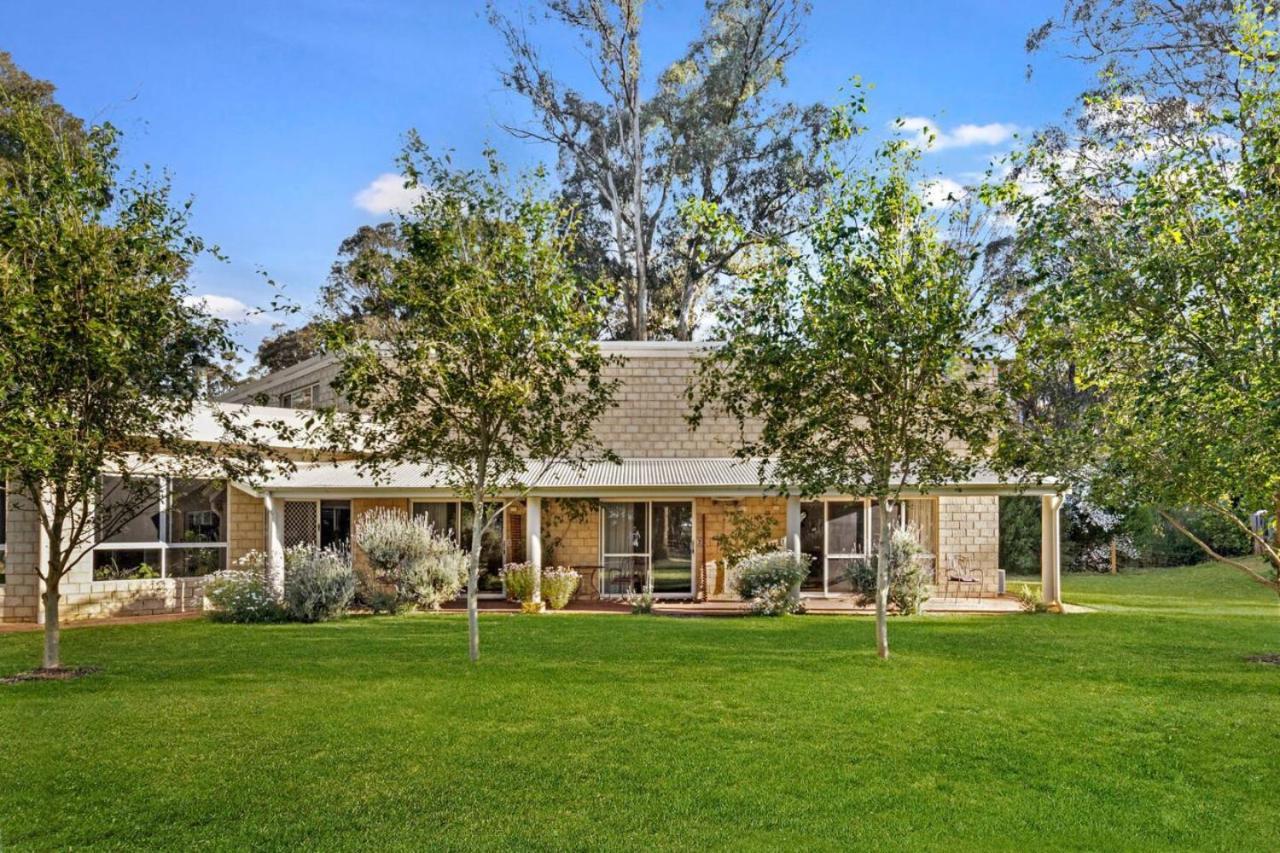 וונרופ Inn The Tuarts Guest Lodge מראה חיצוני תמונה
