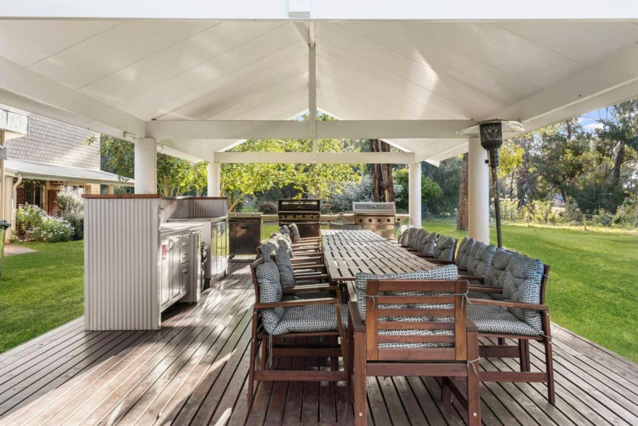 וונרופ Inn The Tuarts Guest Lodge מראה חיצוני תמונה