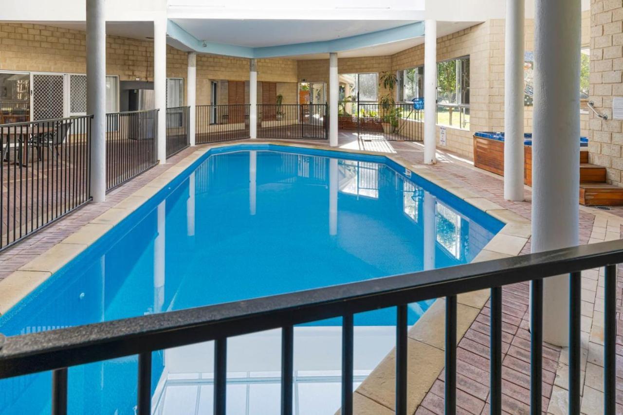 וונרופ Inn The Tuarts Guest Lodge מראה חיצוני תמונה