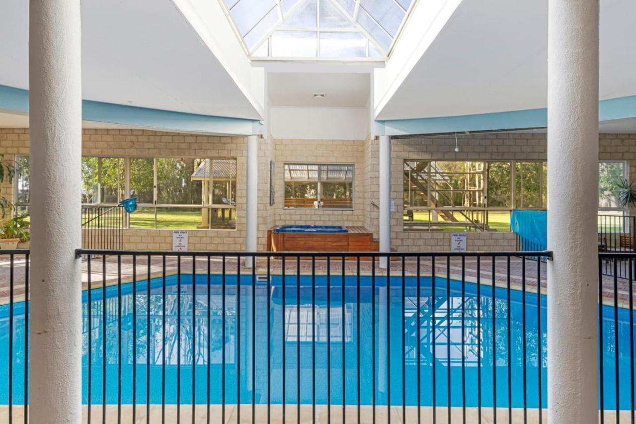 וונרופ Inn The Tuarts Guest Lodge מראה חיצוני תמונה