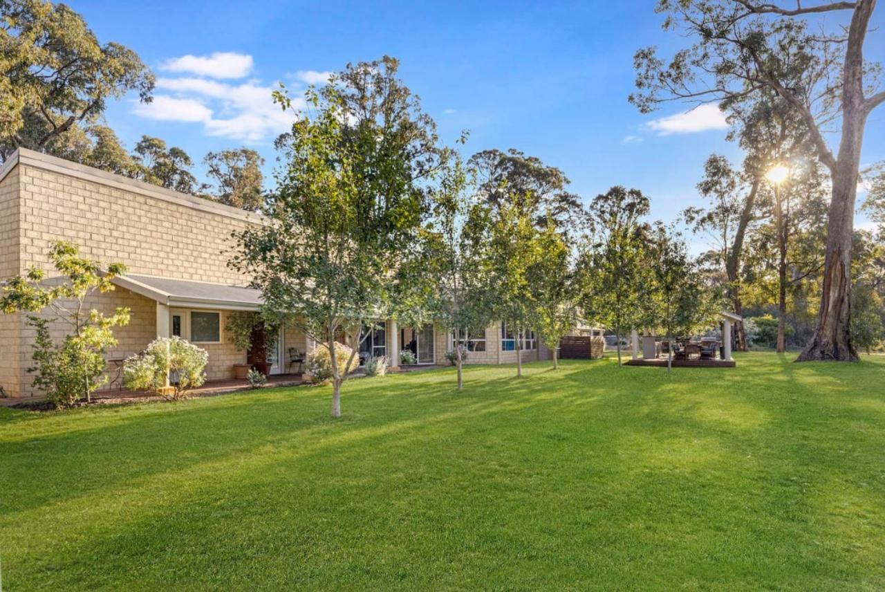 וונרופ Inn The Tuarts Guest Lodge מראה חיצוני תמונה